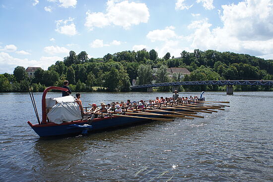 Mit einem Römerschiff auf der Naab bei Mariaort