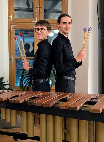 AUSKLANG 
- reinkommen | rauskommen